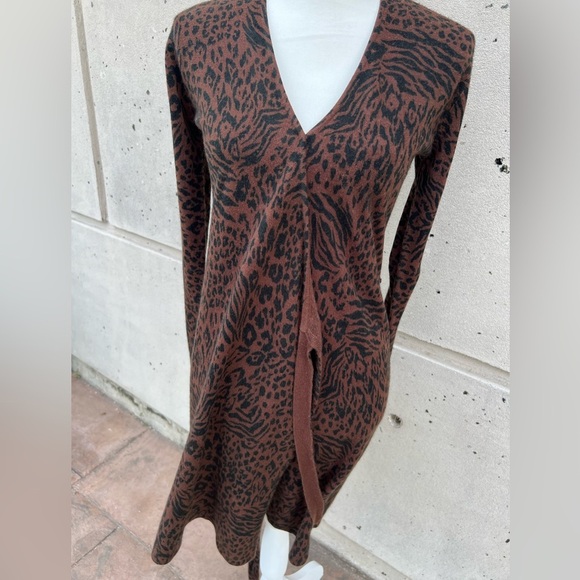 Leopard Print V-Neck Dress - Picture 9 of 11